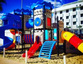 playground, parco giochi in spiaggia, castello